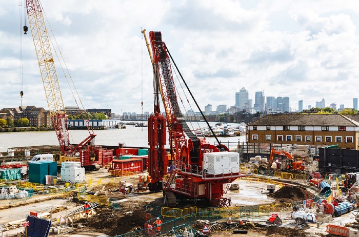 Chambers Wharf, Thames Tideway site photo with red hydrofraise rig installing diaphragm wall panels