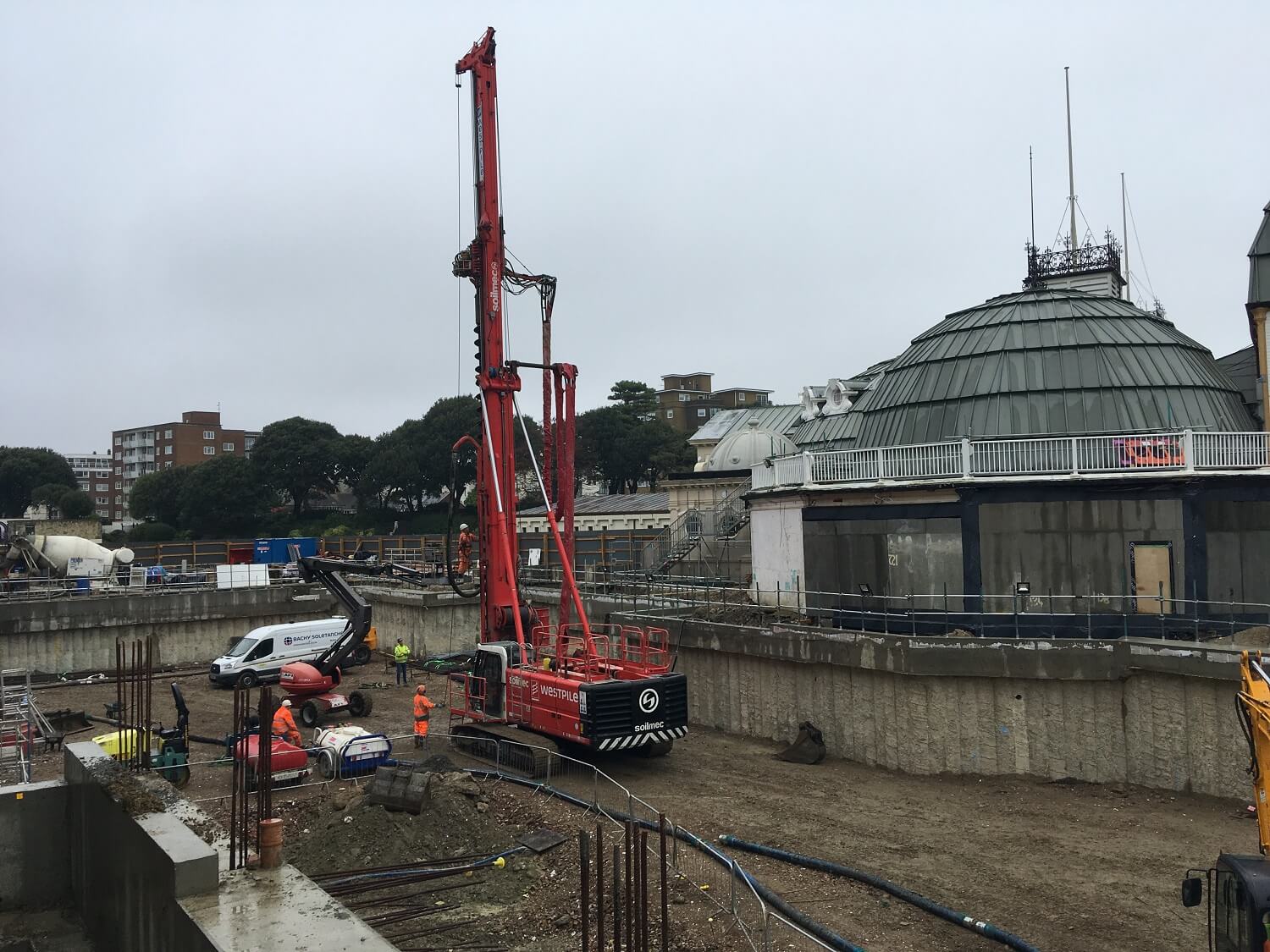 Foundations Retaining Wall Solution - Devonshire Park Eastbourne - Secant Wall CFA piling (1)