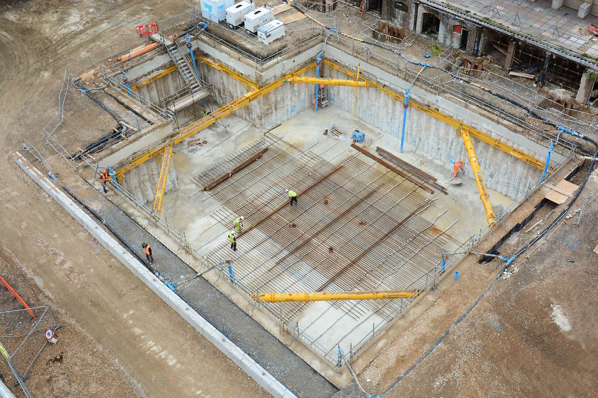 Retaining Wall Solution - BA i360 Tower Project - Secant CFA Wall site photo (3)
