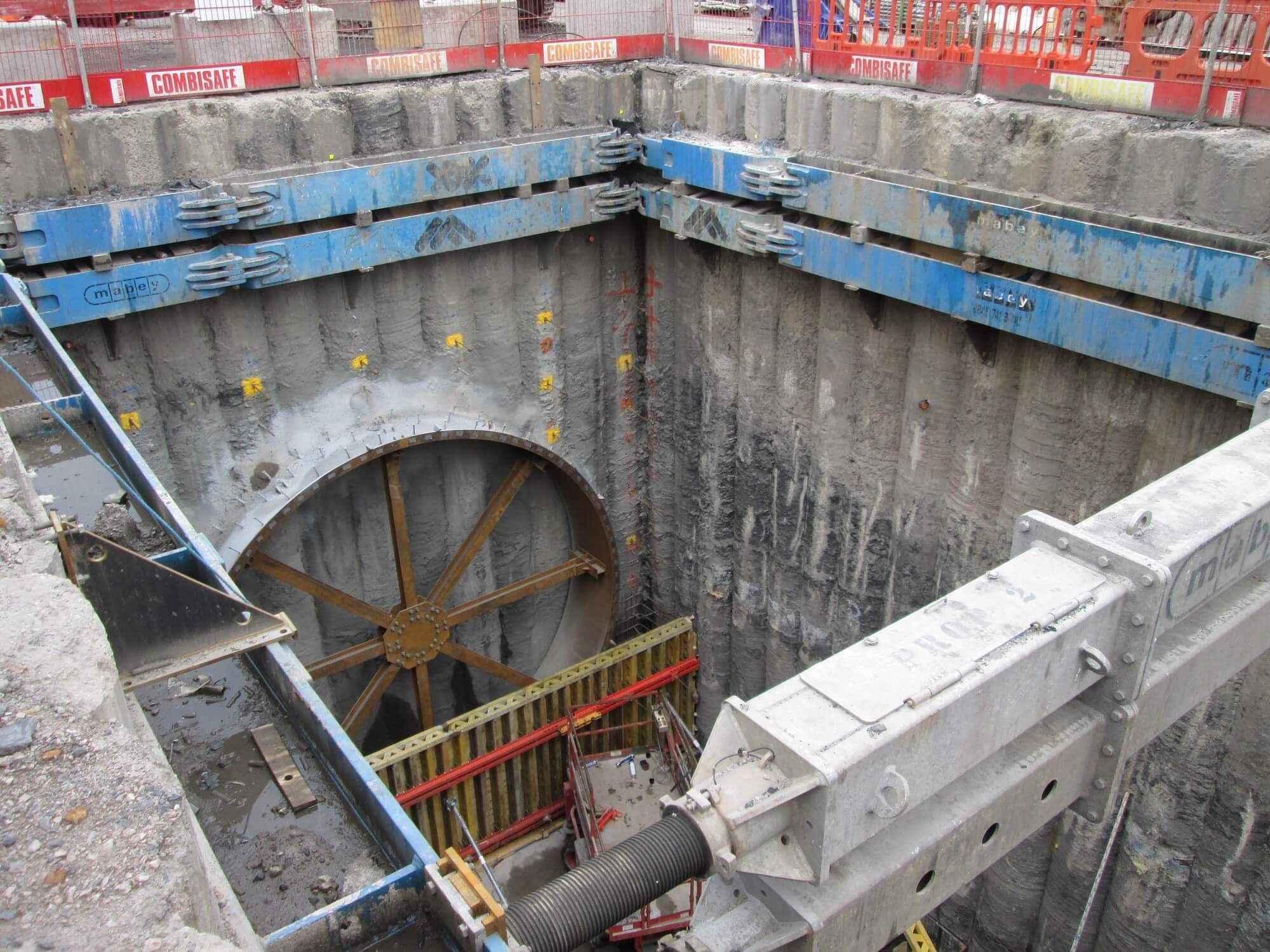 Retaining Wall Solution - Shieldhall Tunnel Glasgow Project - Secant and Contiguous Wall site photo (6)