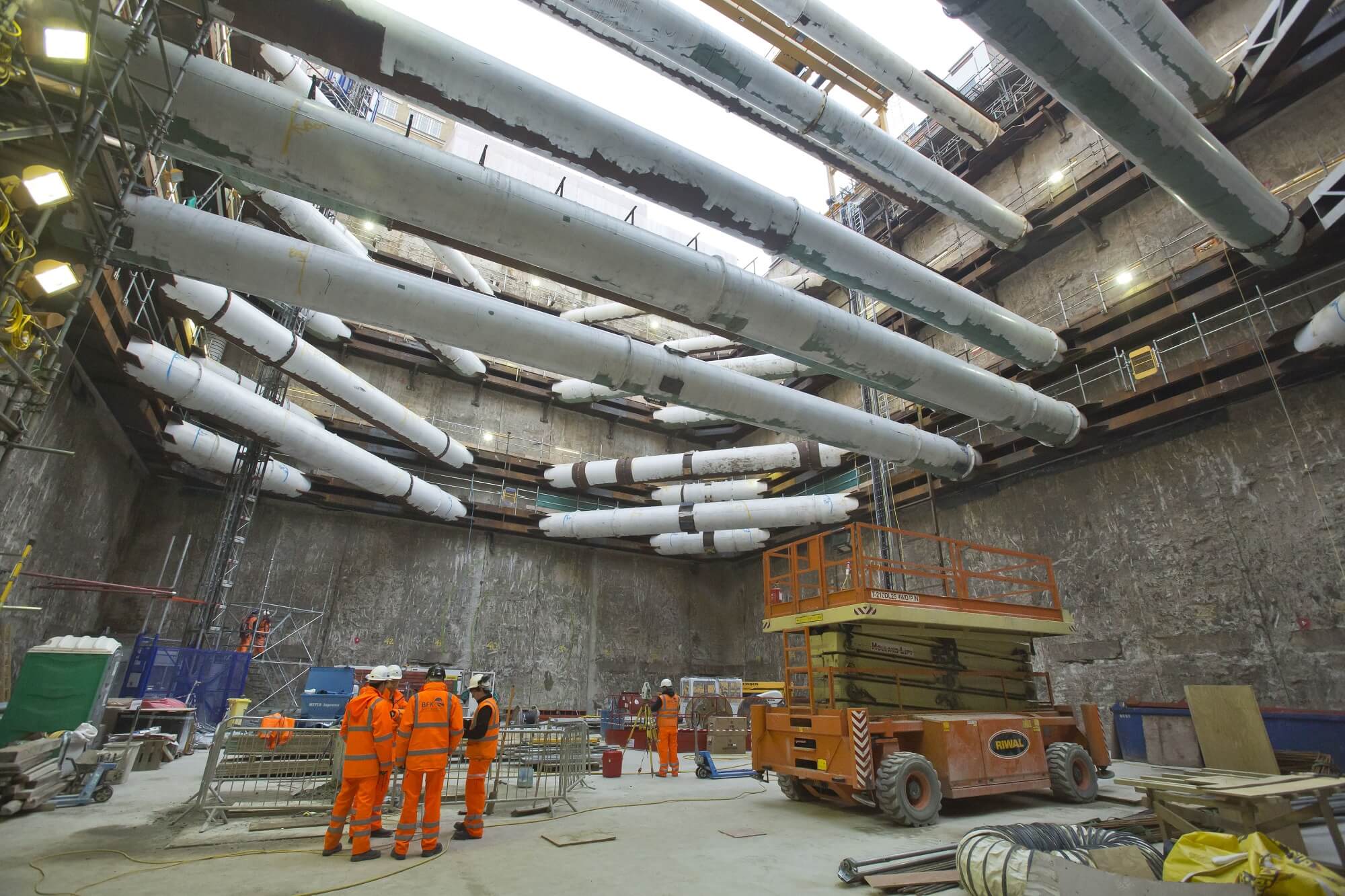 Retaining Wall Solution - Tottenham Court Road Station Project - Diaphragm Wall (4)