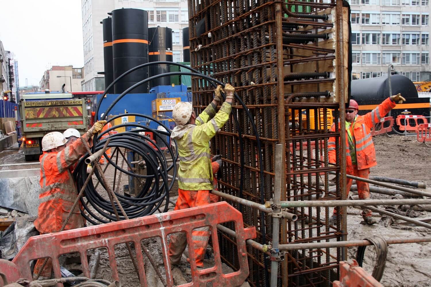 Retaining Wall Solution - Tottenham Court Road Station Project - Diaphragm Wall (6)