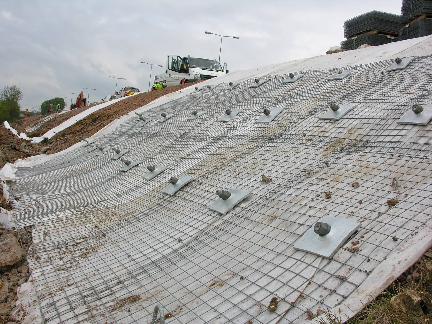 Engineers HuT - Retaining structures are engineered to retain soil and/or  rock. They are commonly used to accommodate changes in grade, provide  increases in right-of-way and buttress the toe of slopes. In