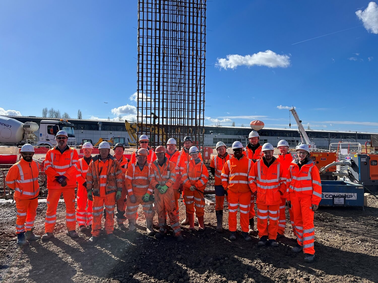 Insights – HS2 Old Oak Common Contract Complete 2023 – Final Diaphragm Wall Panel Team Photo HS2 Old Oak Common Contract Complete - Team Photo